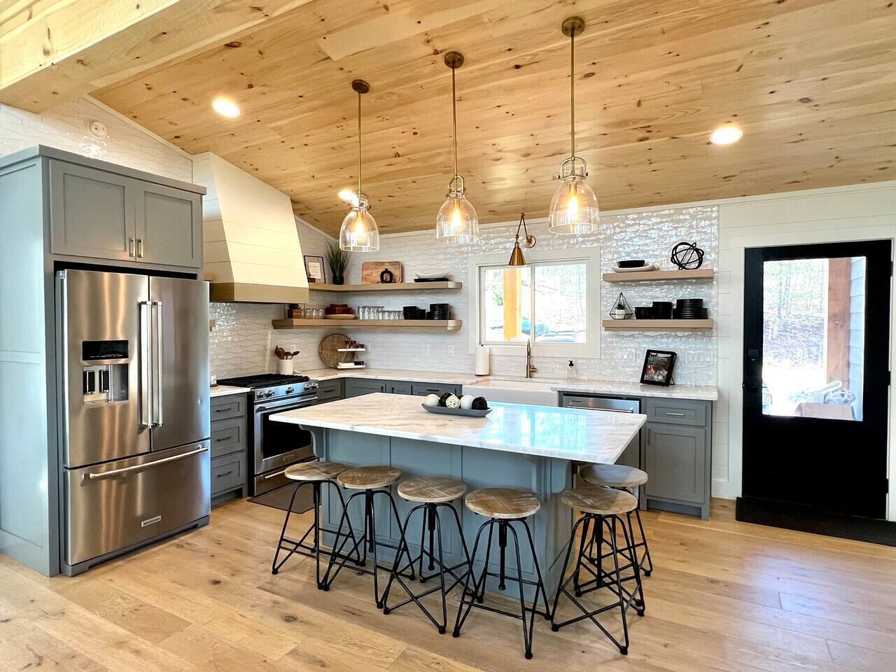 Hickory Grove Haven - New Build - Huge Decks & Spa