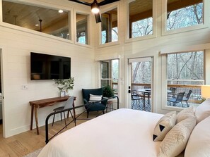 3 Schlafzimmer, Schreibtisch, Bügeleisen/Bügelbrett, Reisekinderbett