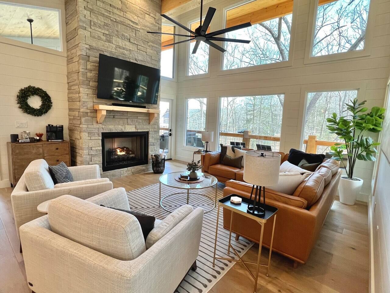 Hickory Grove Haven - New Build - Huge Decks & Spa