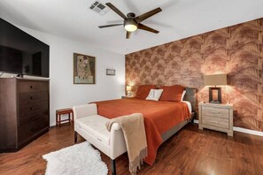 3 bedrooms, desk, iron/ironing board, free WiFi