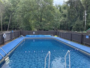 Outdoor pool - Charming home with a pool (Michigan City)