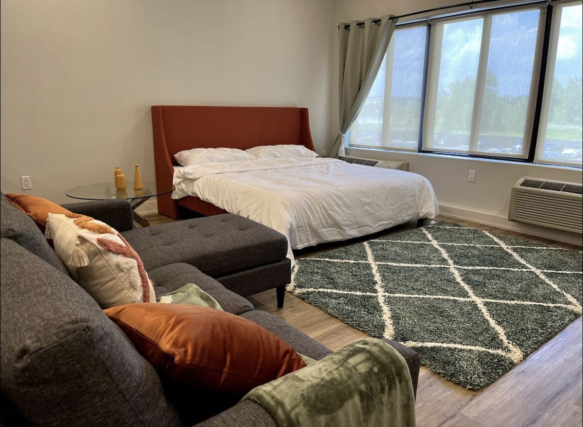 RENOVATED Luxury Studio; 20 Mins Away from NYC/EWR