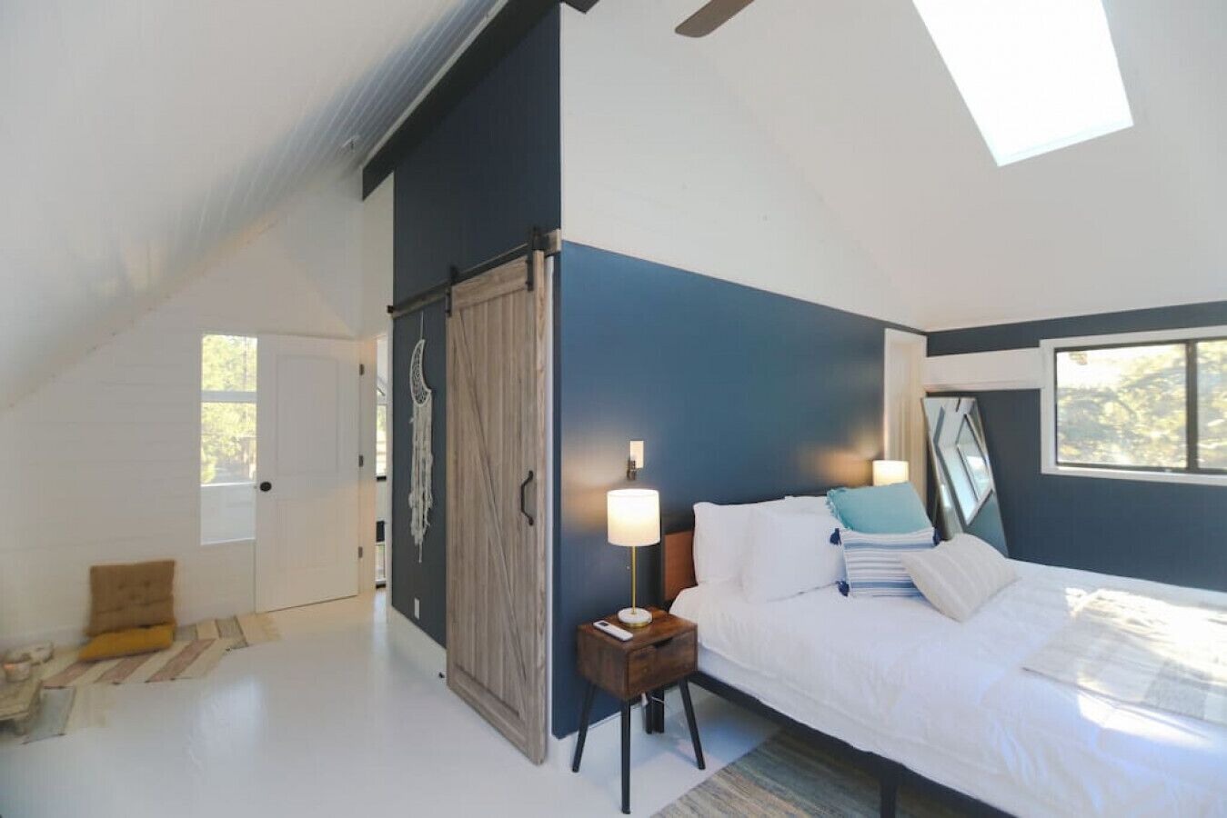 Modern Farmhouse on 11 acres of woodland w hot tub