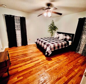 4 bedrooms, WiFi - Residential Luxury: Brentwood Estate (Montgomery)