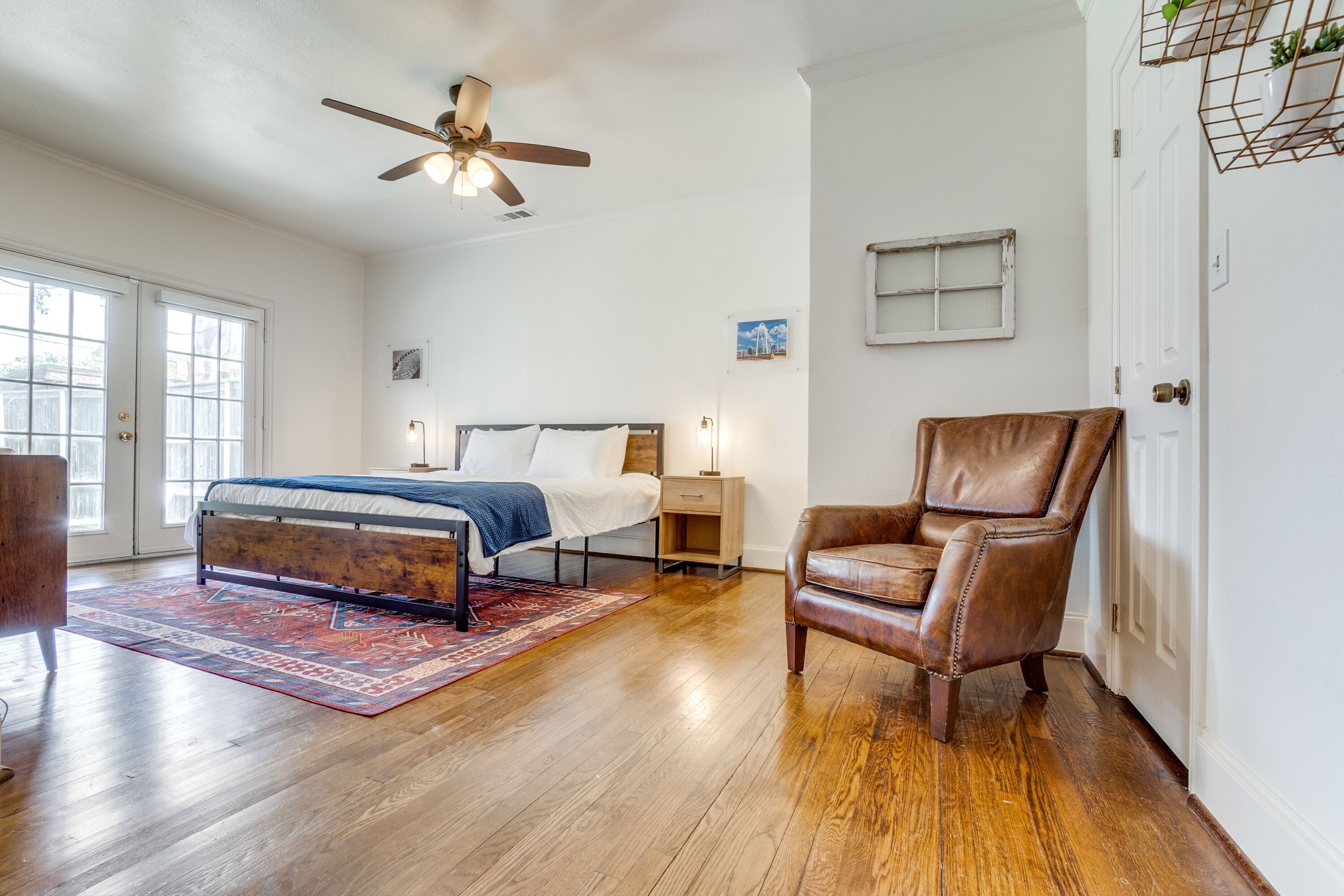 4 makuuhuonetta, työpöytä, vauvan matkasänky, ilmainen Wi-Fi