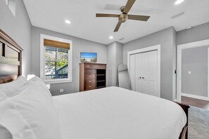 5 bedrooms, iron/ironing board, WiFi, bed sheets