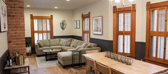 1.5 Blocks to Main St 🏡 Littleton Luxury 🌻Garden 🐶Pets