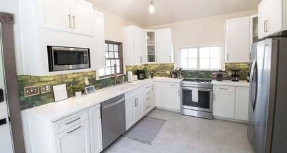 2 blocks to Main St Littleton 🌻 Garden 🐾 Fenced Yard 🌲 Zero Cleaning Fee!