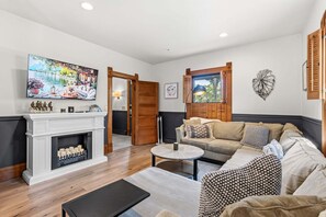 Smart TV, stereo, offices