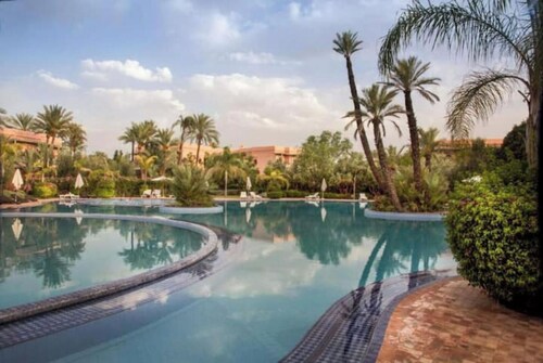 Charming apartment with several terraces and gardens