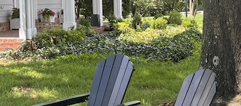 Cozy 1 bedroom cottage on picturesque horse farm