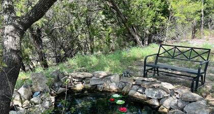 Hilltop/2Kingbeds/Wi-Fi/Sleeps7/Jacuzzi/TerraceDine/Entire2br2baHome/4acres/Pets