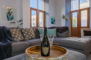 Appartement, 3 chambres | Aire de séjour