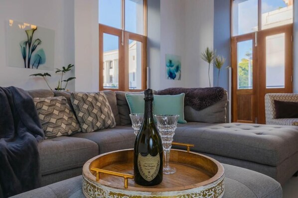 Appartement, 3 chambres | Coin séjour