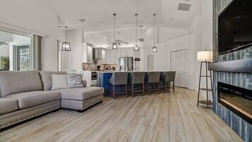 智能电视、壁炉、电子游戏、立体声音响