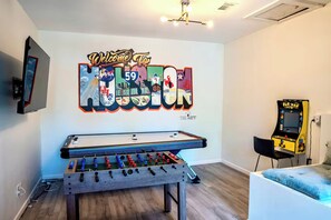 Games room - World Cup  Walk to Stadium  Pool  Sleeps 14 (Houston)