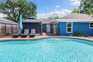 Pool - World Cup  Walk to Stadium  Pool  Sleeps 14 (Houston)