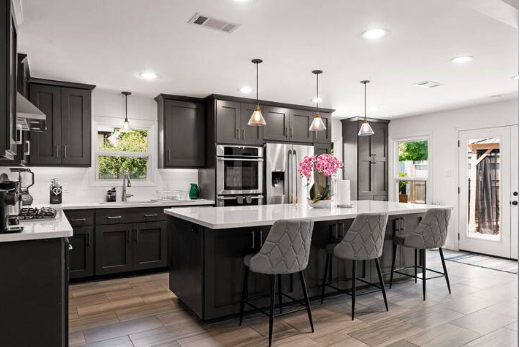 ثلاجة، ميكروويف، فرن، موقد طهي مسطح