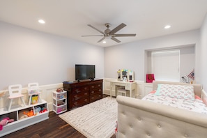 4 chambres, bureau, accès au Wi-Fi (inclus), literie fournie