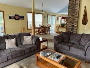 House, 2 Queen Beds (Blissful Beach House) | Living room - Blissful Beach House (Pacific City)