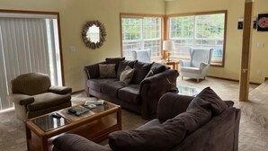 House, 2 Queen Beds (Blissful Beach House) | Living room - Blissful Beach House (Pacific City)