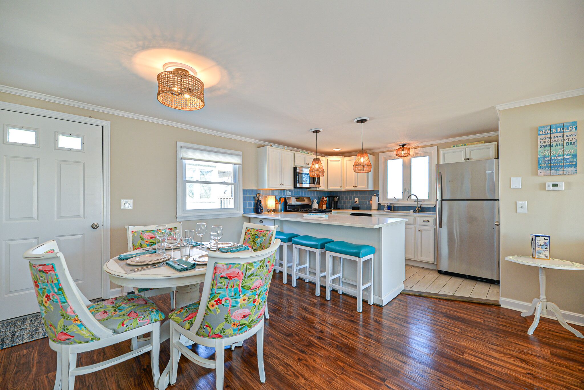 Upscale waterfront condo short walk to North Beach