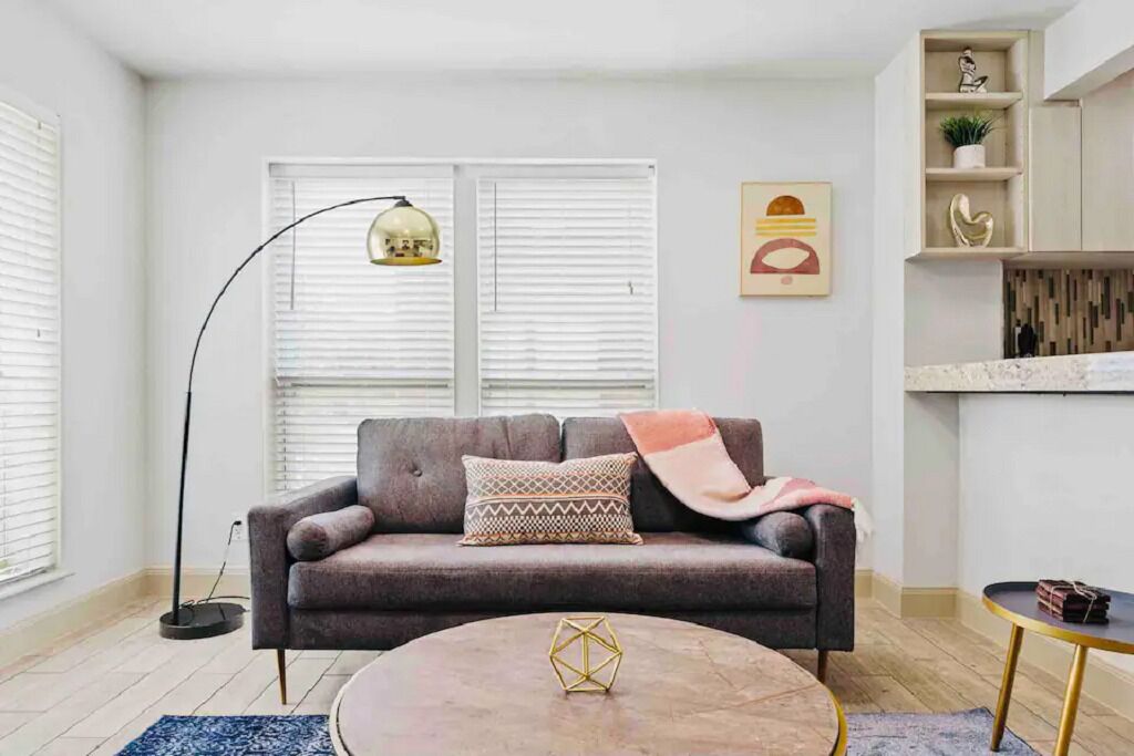 Hip Montrose Apartment HTX- Close to it All