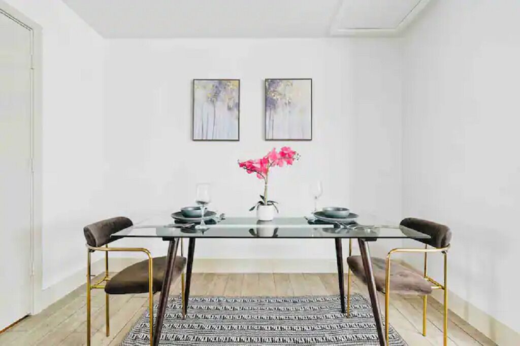 Hip Montrose Apartment HTX- Close to it All