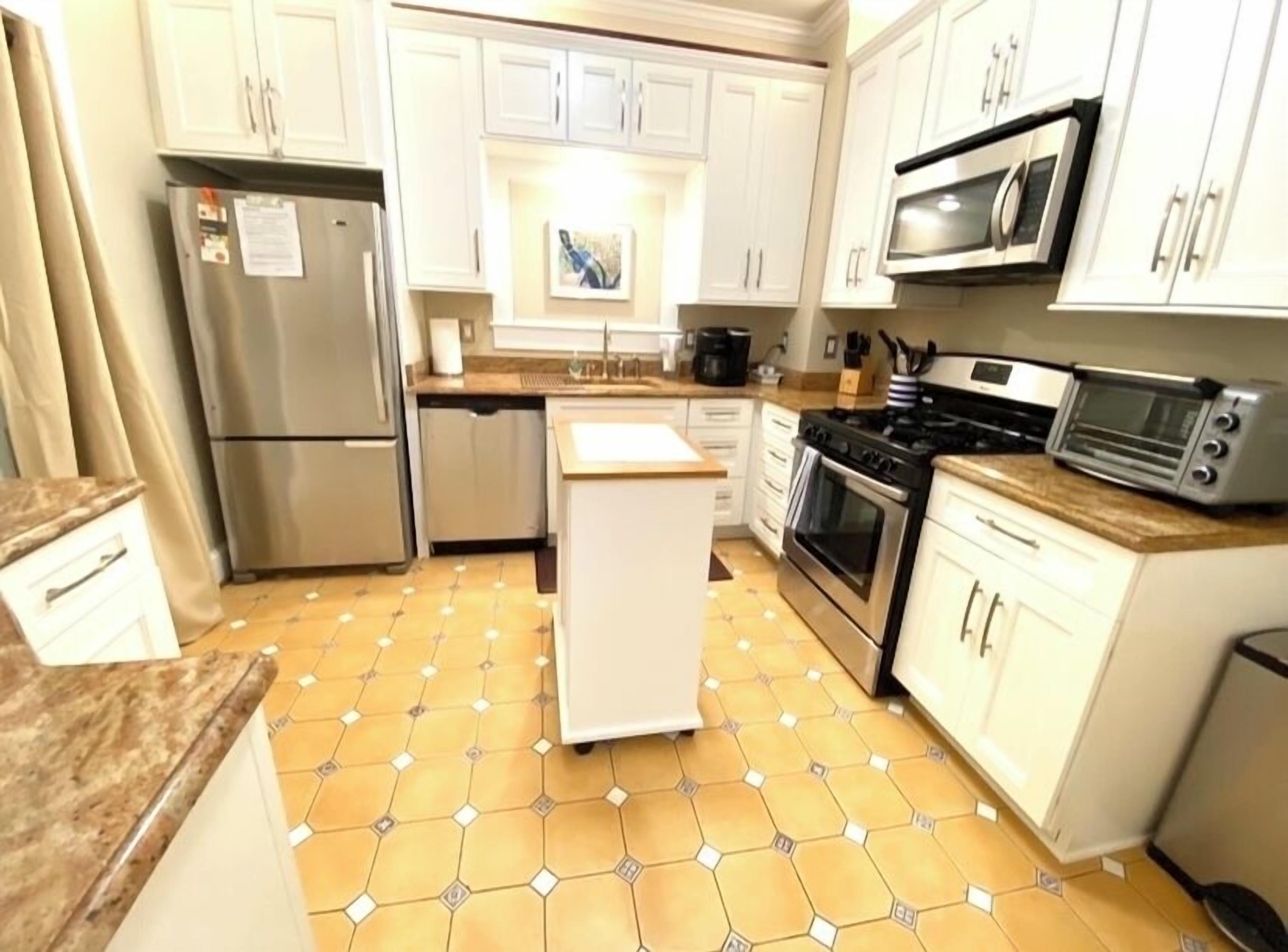 Gem with Parking in DC Palisades Village