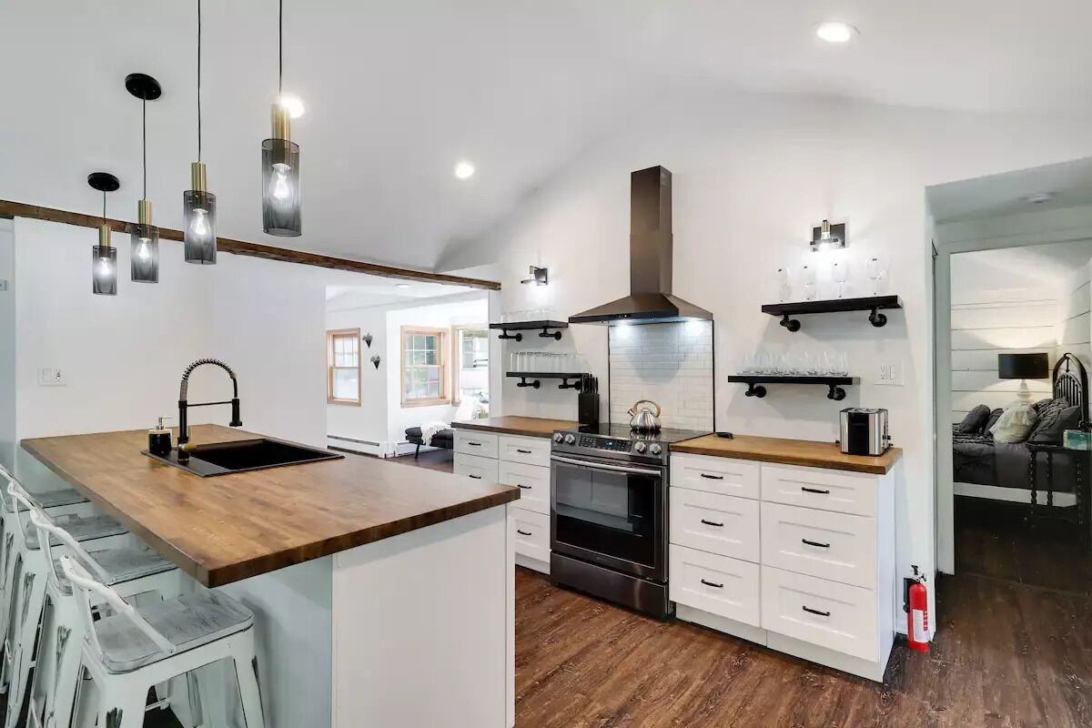 The Serene Sylvan Farmhouse Getaway Poconos!
