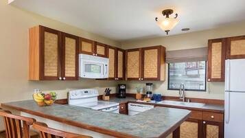 Tables Ă manger, Ăźlots de cuisine