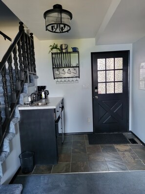 Fridge, microwave, stovetop, coffee/tea maker - Quaint Tudor Retreat - pet friendly, ocean view, minutes from beach (Nanoose Bay)