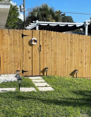 المنطقة المحيطة بالمنشأة