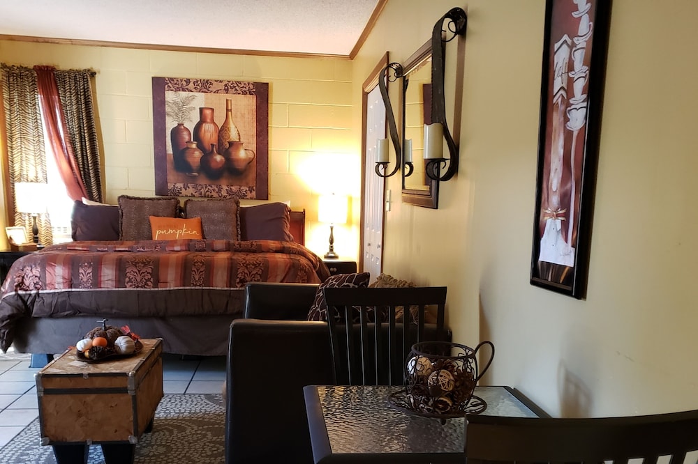 Beautiful Mediterranean studio apt with private patio