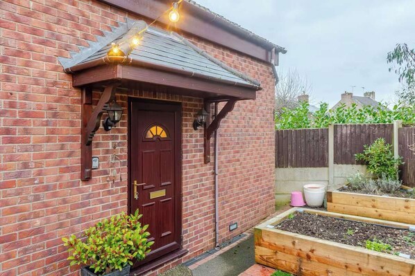 Exterior detail - 1Bed Village Annexe Sleeps 2 - Parking & Wifi (Nottingham)