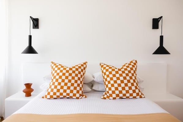 1 bedroom, pillow-top beds, iron/ironing board, free WiFi