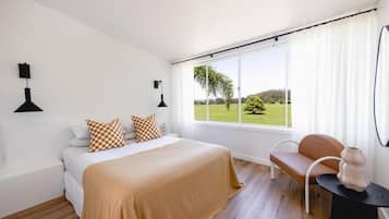 1 bedroom, pillow-top beds, iron/ironing board, free WiFi