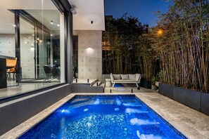 A heated pool - Lux Home at The Arc Bondi Beach (Bondi Beach)