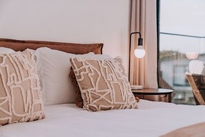4 bedrooms, desk, iron/ironing board, travel cot - Lux Home at The Arc Bondi Beach (Bondi Beach)