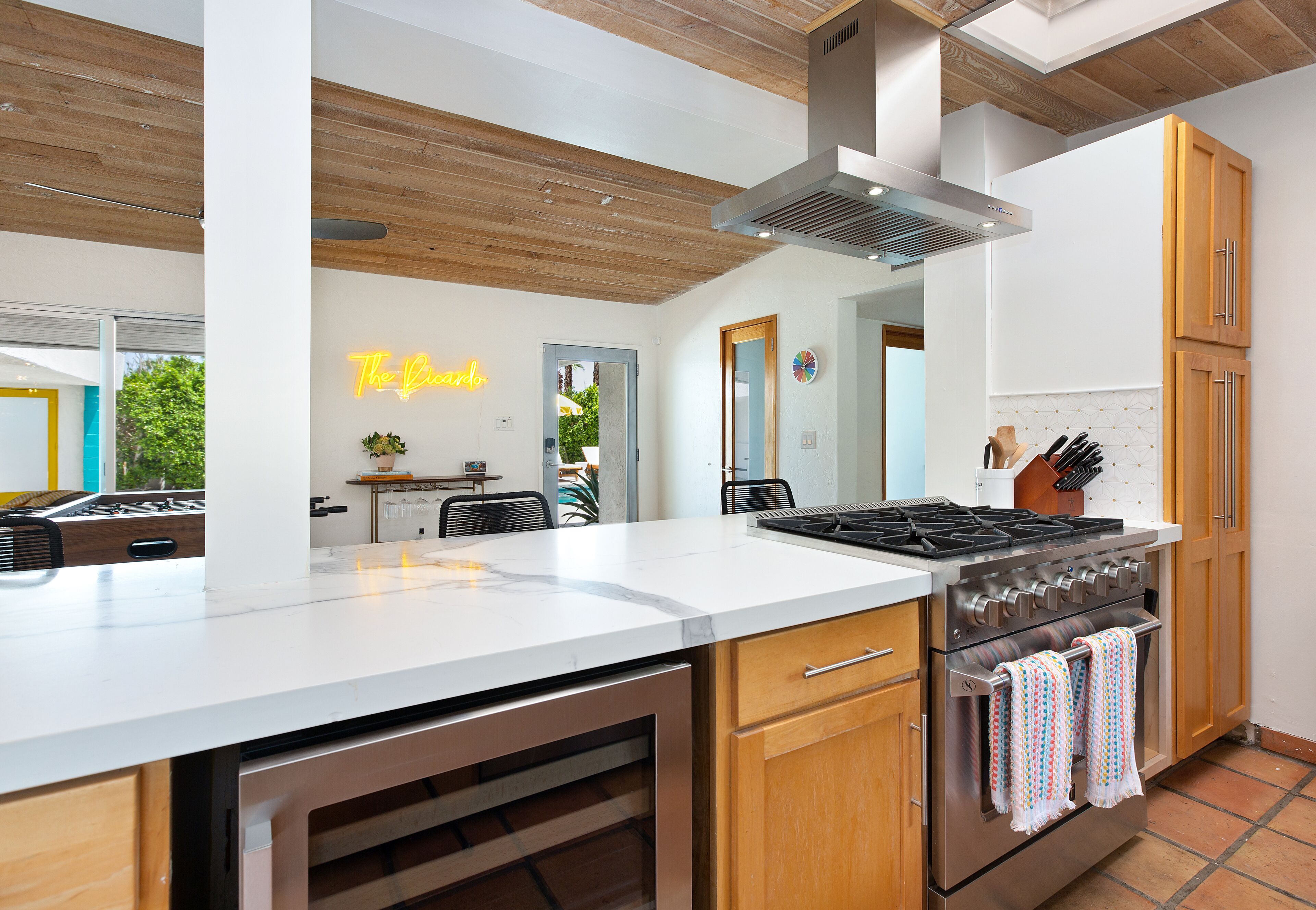 The Ricardo! Mid-century villa + saltwater pool + 5 minutes from downtown PS