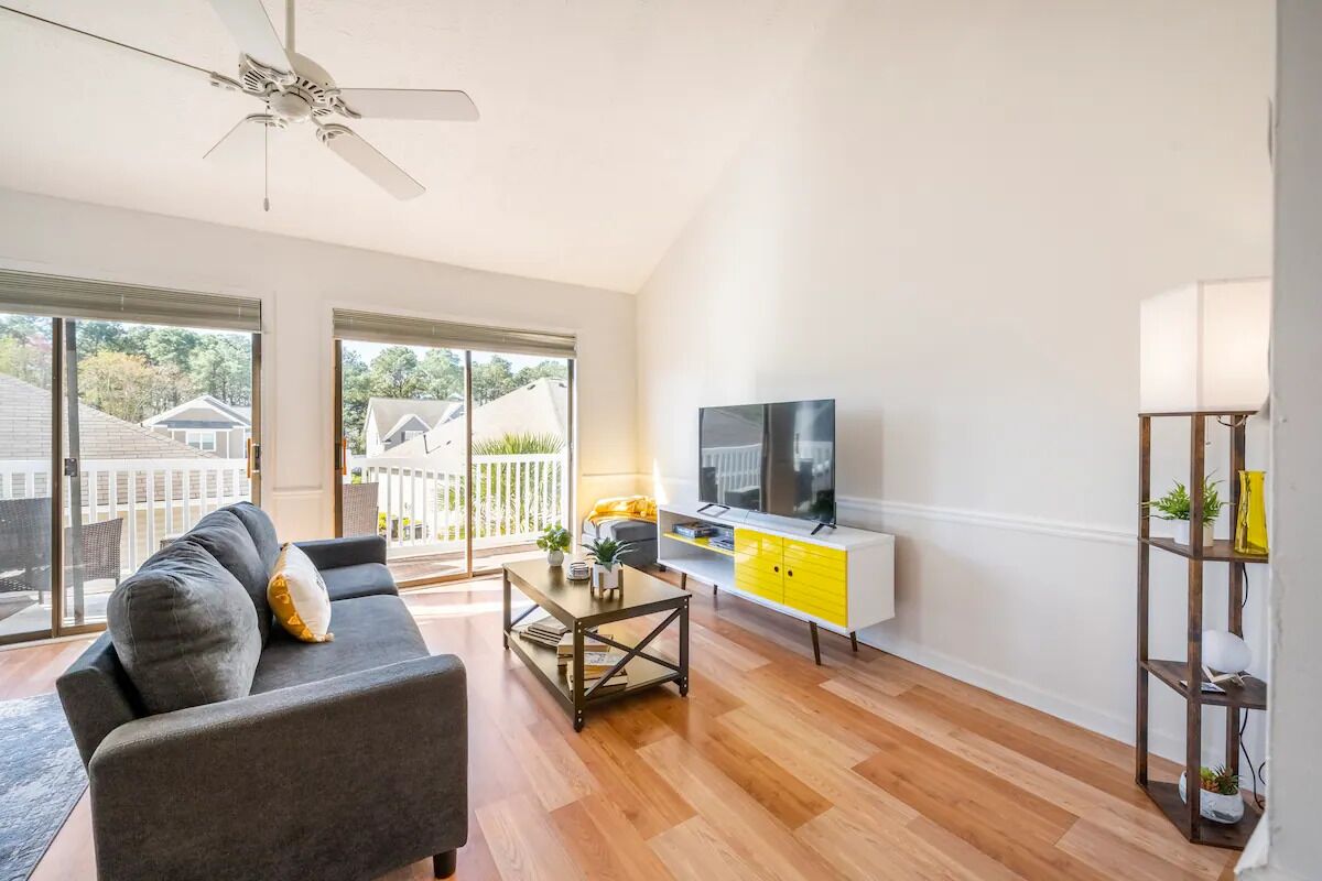 Private 2 Bedroom Condo 5 Minutes from the Beach!