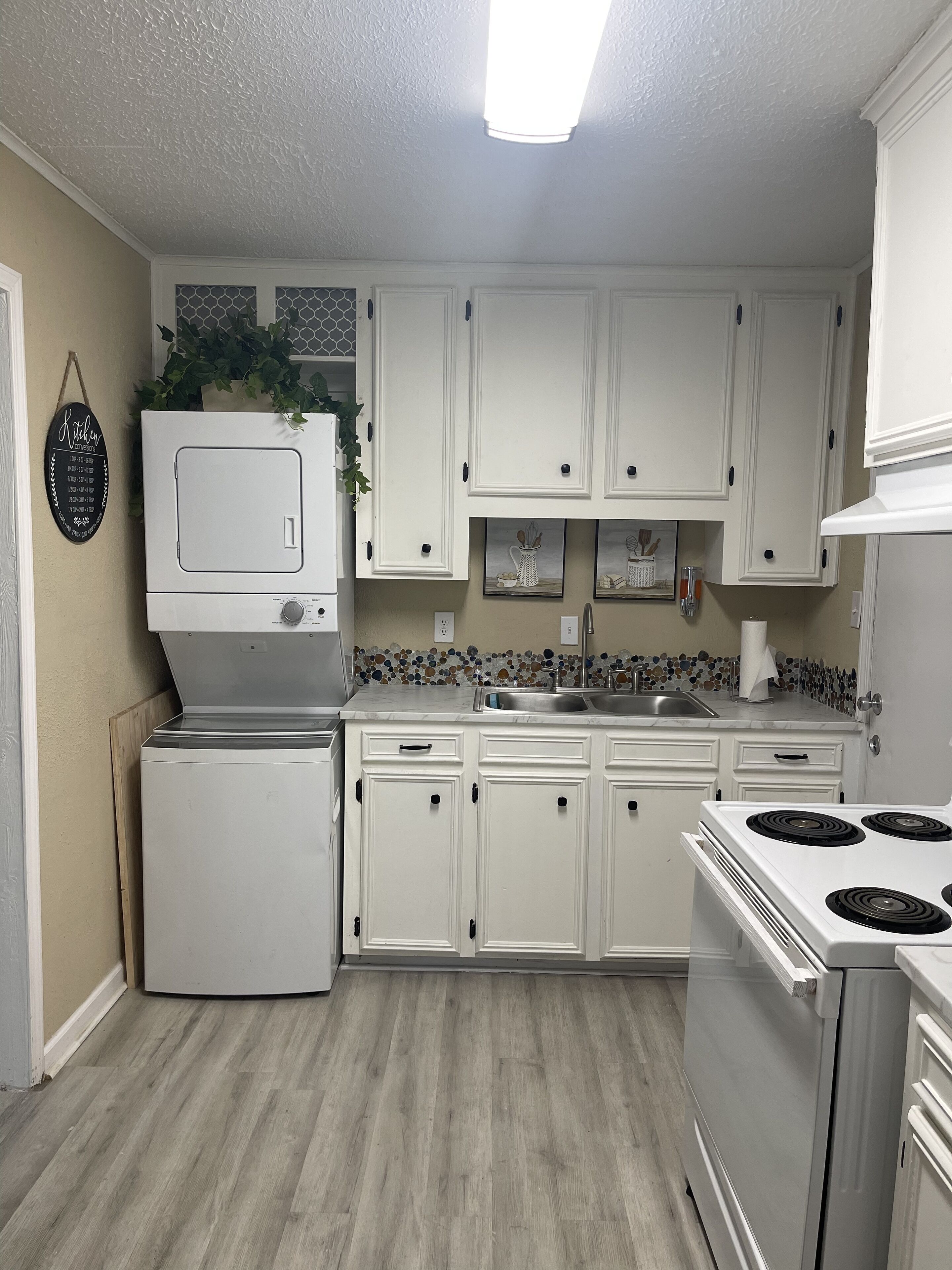 Remodeled home- minutes aways from casinos and airport