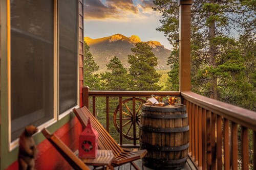 Arapaho Forest Lodge | Hot Tub, Game Room, Dogs
