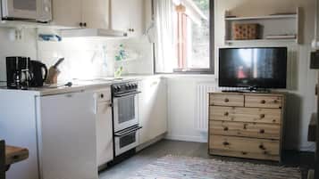 Studio | Private kitchen | Fridge, cookware/dishes/utensils