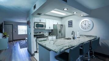 Fridge, microwave, stovetop, dishwasher