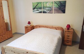 House | 4 bedrooms, iron/ironing board, free WiFi - Beautiful Home in Schönberg With 4 Bedrooms and Wifi (Sankt-Vith)