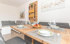 Apartment | Living room - Nice Apartment in Pirovac With Wifi and 2 Bedrooms (Pirovac)