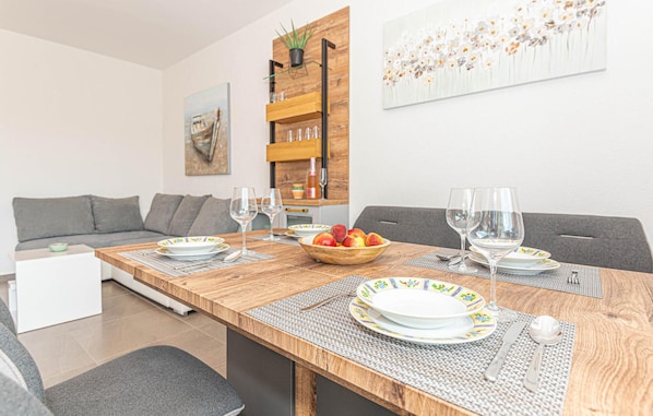 Apartment | Living room - Nice Apartment in Pirovac With Wifi and 2 Bedrooms (Pirovac)