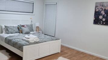 2 bedrooms, iron/ironing board, free WiFi, bed sheets