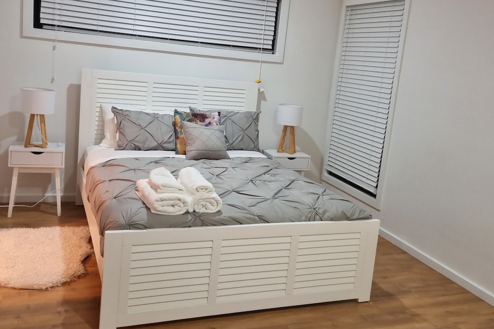 New town house 5 min from the beach!